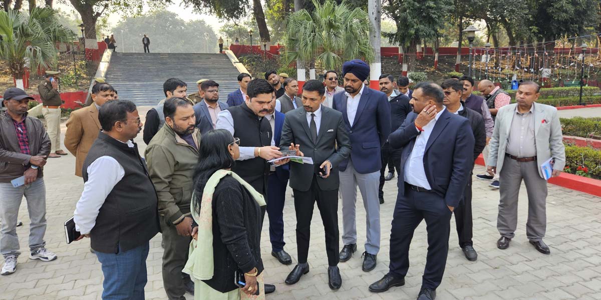 District Magistrate took stock of Martyr Memorial Park