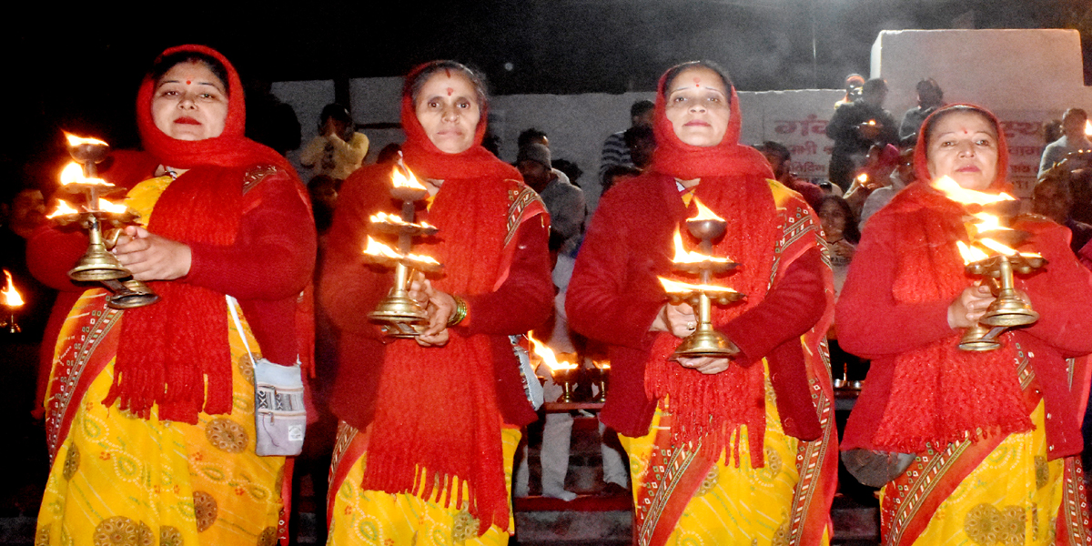 Women performed special Ganga Aarti on implementation of Uniform Civil Code (UCC)