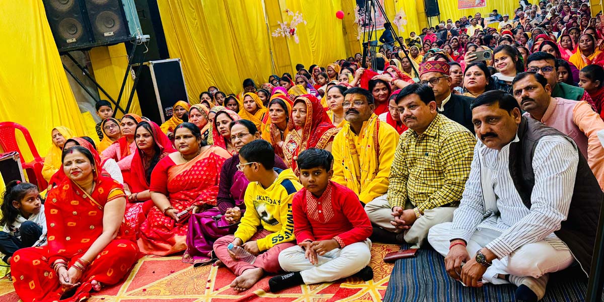 Shri Ram Katha in Shri Ramjanaki Hanumat Dham: Devotees drenched in devotion and joy