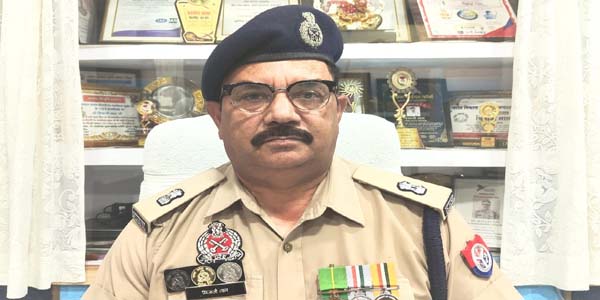 Shahjahanpur Jail Superintendent Mizaji Lal has been awarded the "Vishisht Seva Medal" on Republic Day.