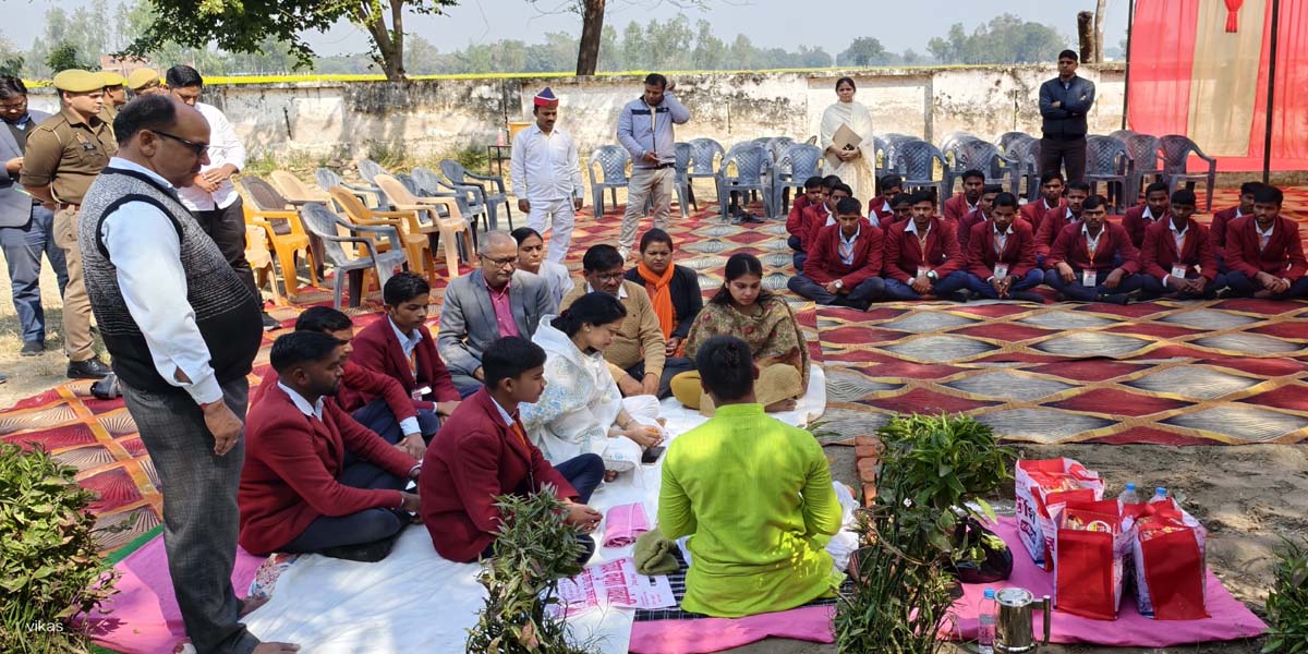 DM started the construction work by performing Bhoomi Pujan in the school.