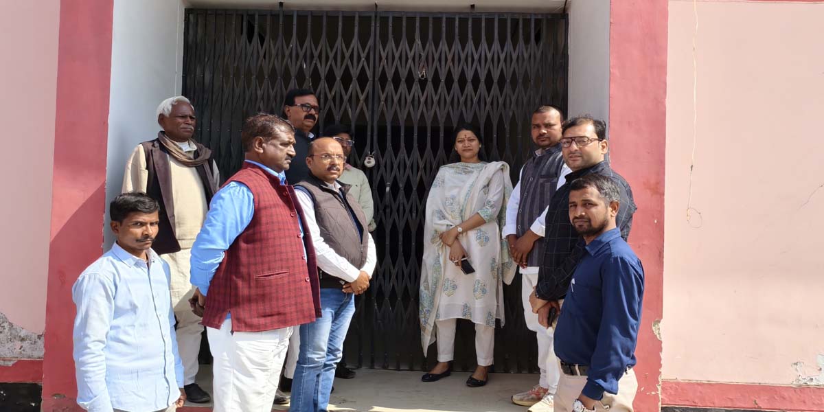 DM inspected EVM/VVPAT warehouse with representatives of political parties