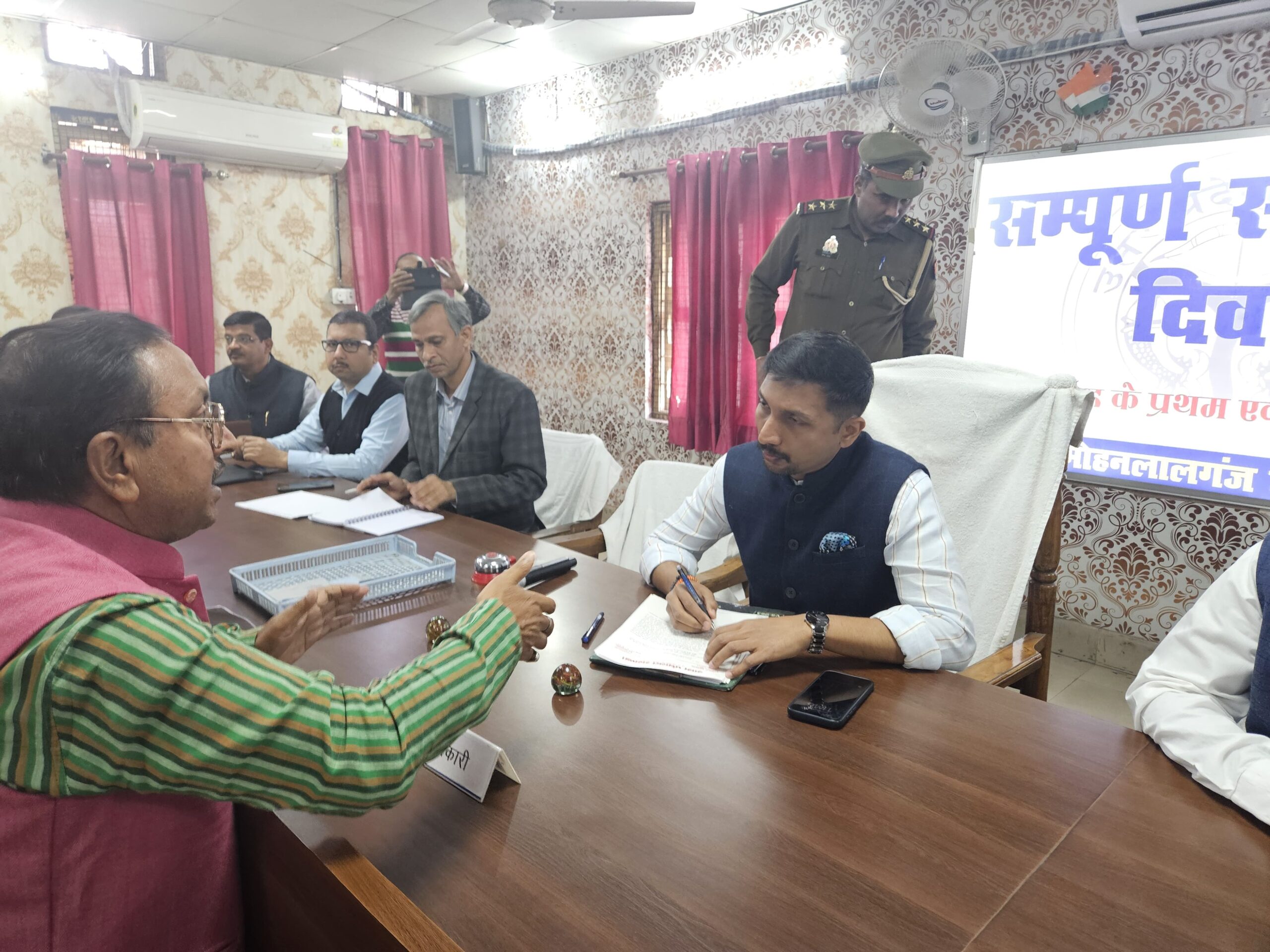 District Magistrate Visakh heard public complaints in Mohanlalganj tehsil, gave instructions for quick solution