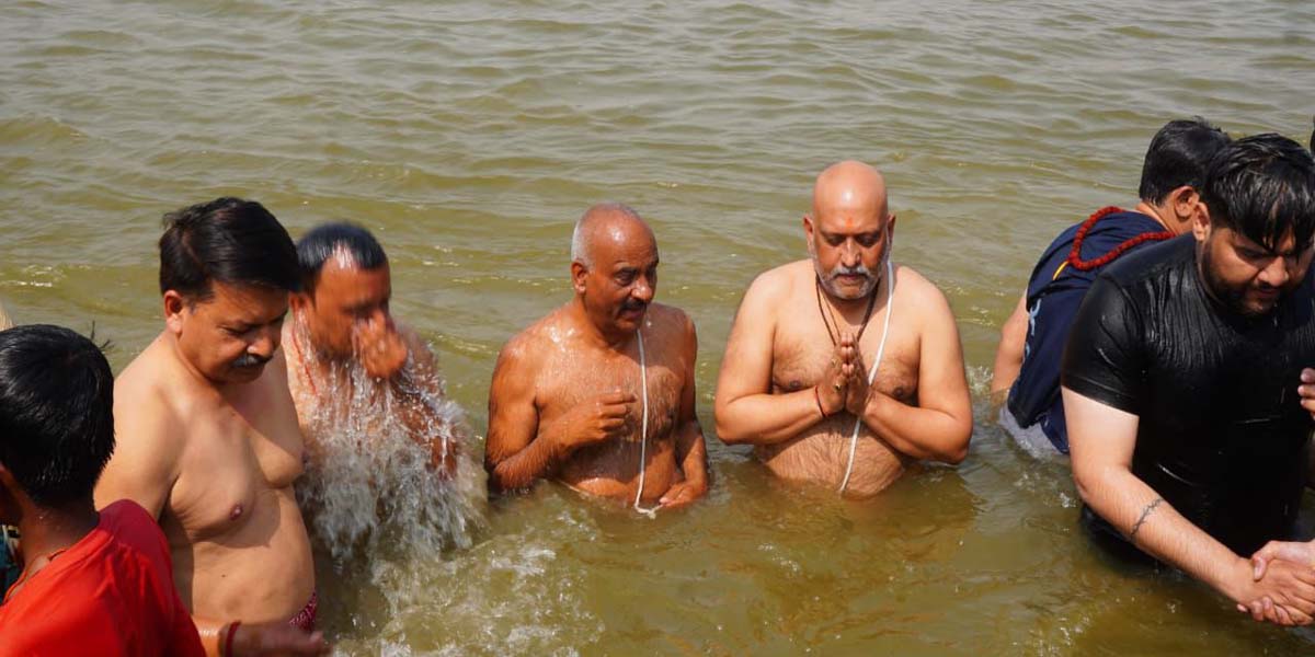 Prayagraj Kumbh: Congress President Ajay Rai takes a dip of faith in Sangam