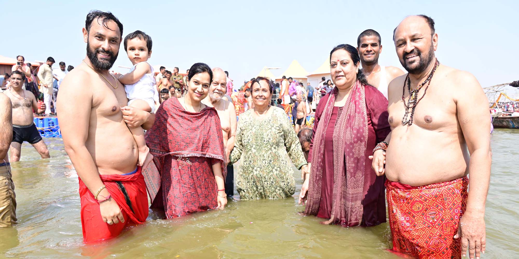 Higher Education Minister Yogendra Upadhyay took holy bath in Triveni Sangam