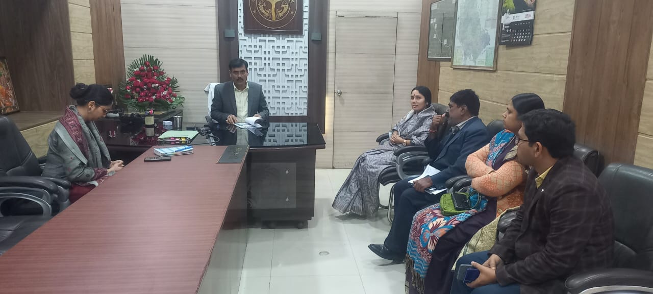 Discussion on women harassment cases, Women Commission member met District Magistrate