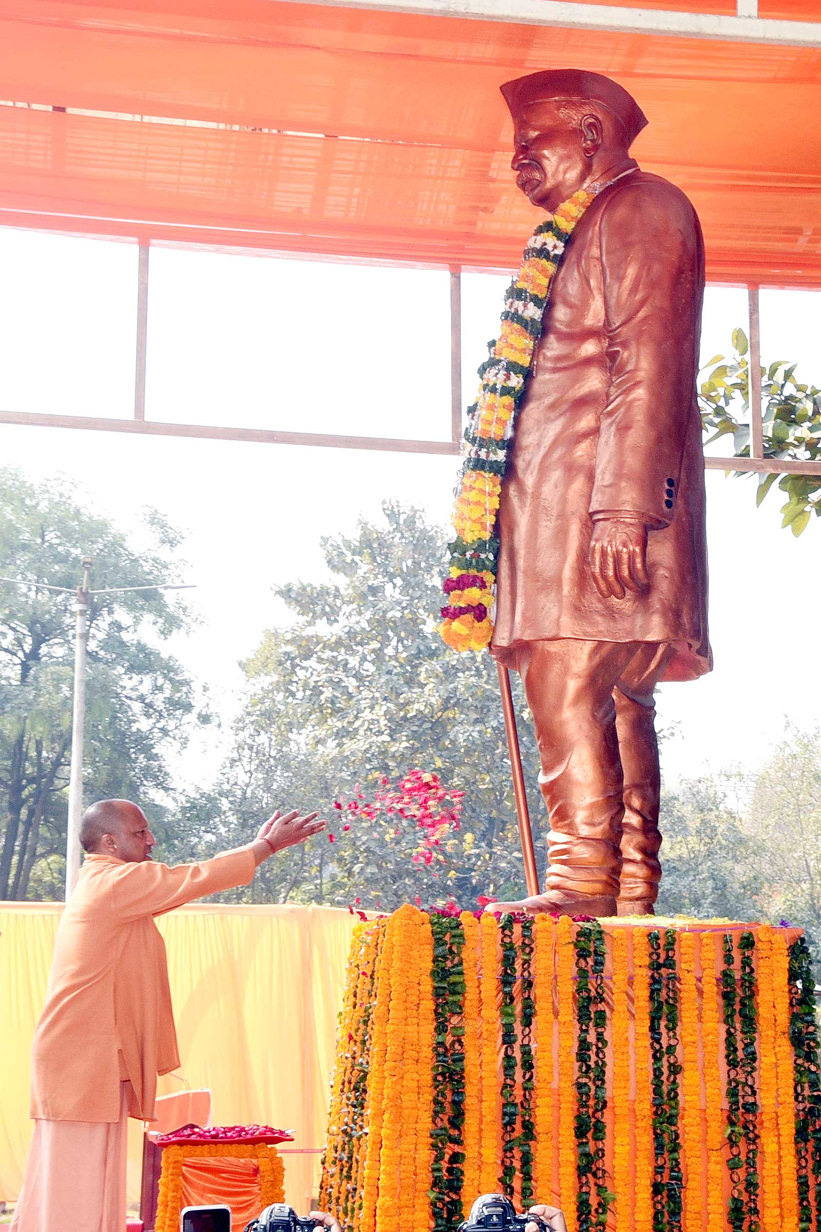 CM Yogi paid tribute to Pandit Govind Ballabh Pant