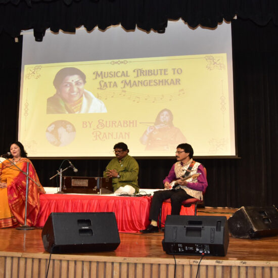 Famous singer Surabhi Ranjan decorated the musical evening with her melodious voice