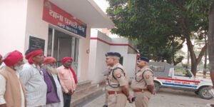 ASP O.P. Singh conducted a surprise inspection of Walterganj police station and gave strict instructions regarding the arrangements