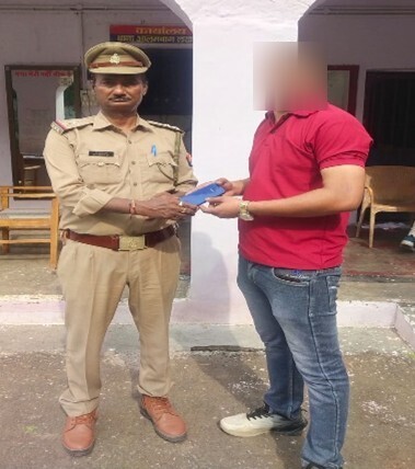 Alambagh police cleverly recovered a phone worth ₹14,000!