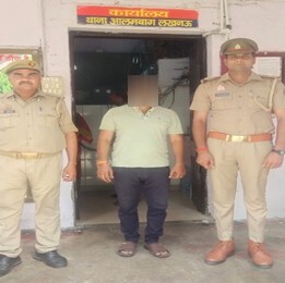 Police caught the warrantee hiding in the house, he was absconding for a long time!
