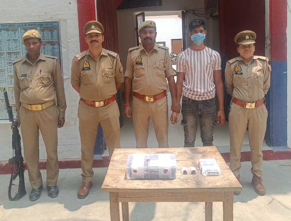 Filmy style robbery in Hardoi, police showed action like a real hero!