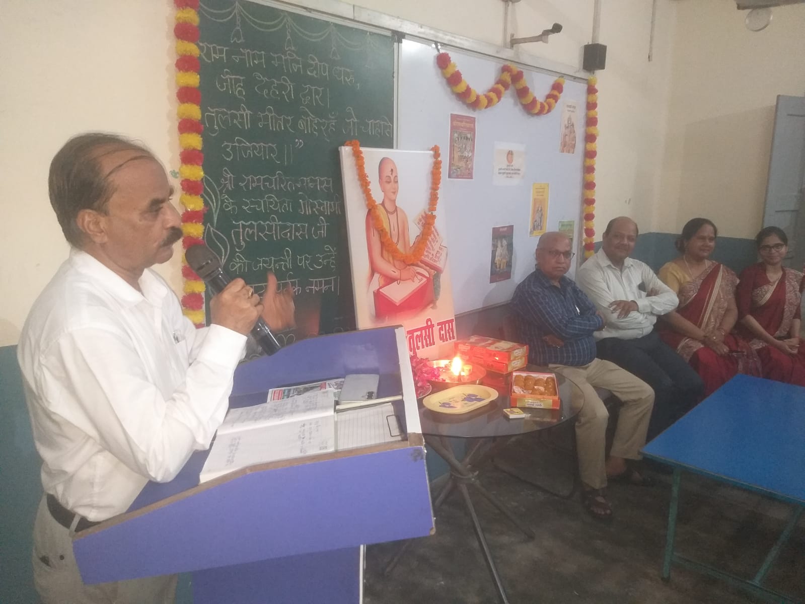 Grand cultural program organized in the school on the occasion of Shri Tulsidas Jayanti