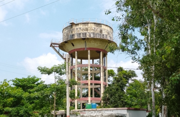 The water tank built at the cost of crores is dilapidated, 4 thousand people are yearning for every drop of water