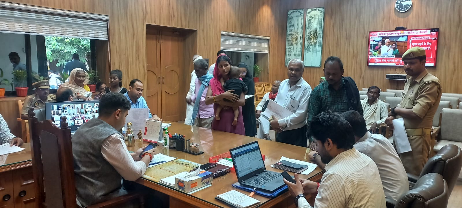 211 Ayushman cards have been made so far in the public hearing of the District Magistrate