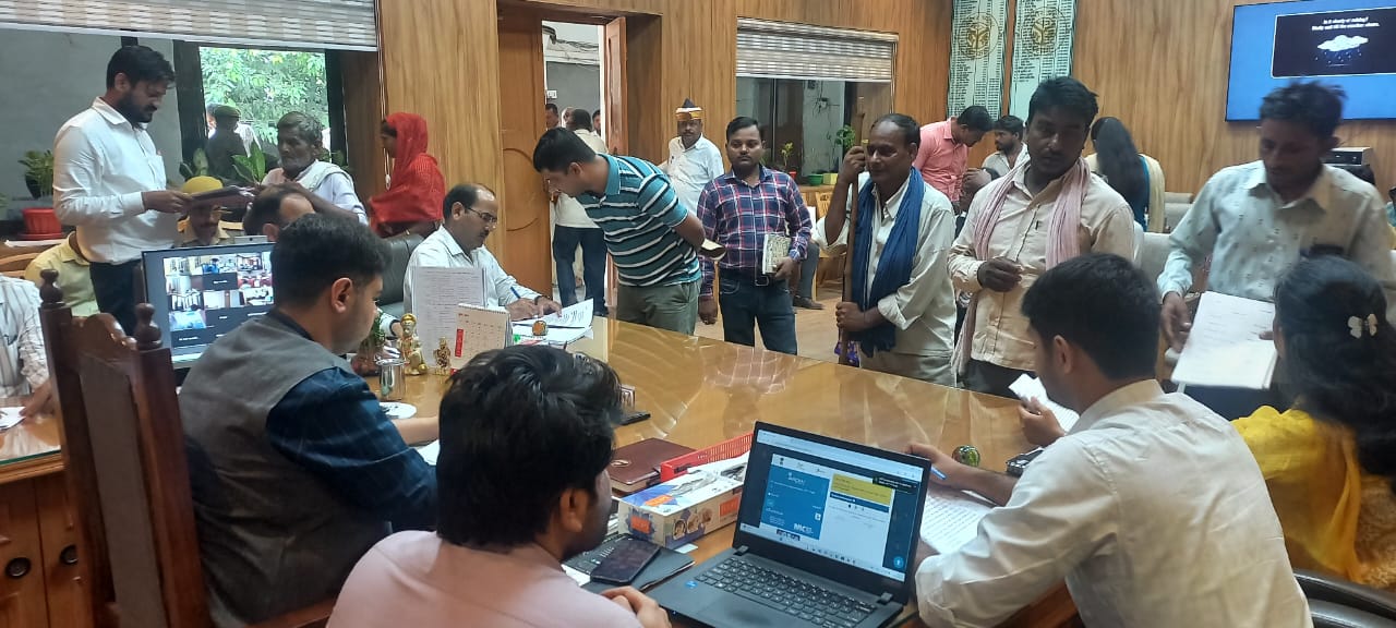 The District Magistrate heard 141 complaints in the public hearing