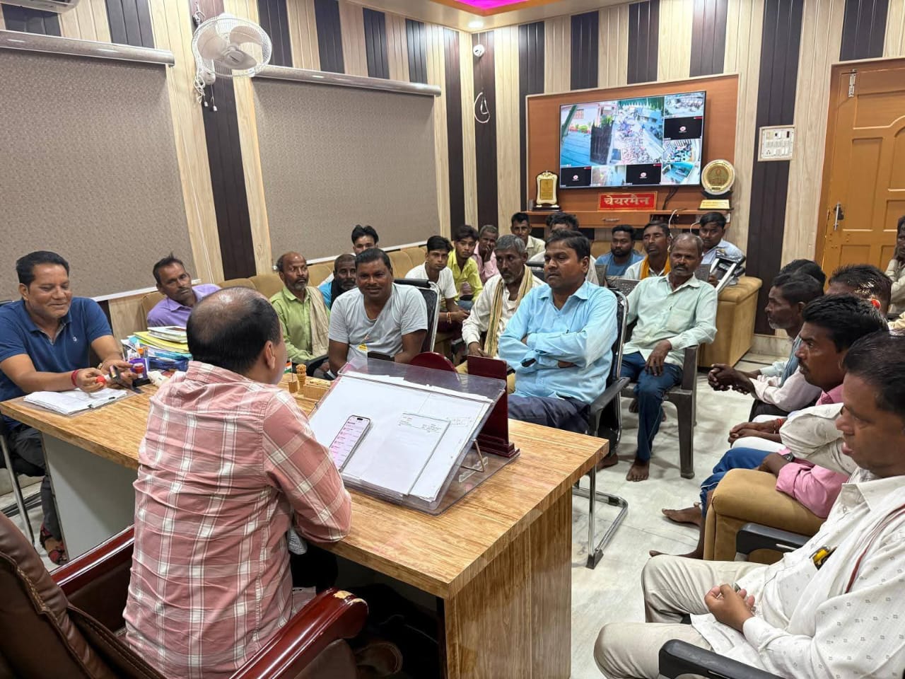 Public hearing in Bhira, Chairman Charu Sanjay Shukla heard the problems of the citizens