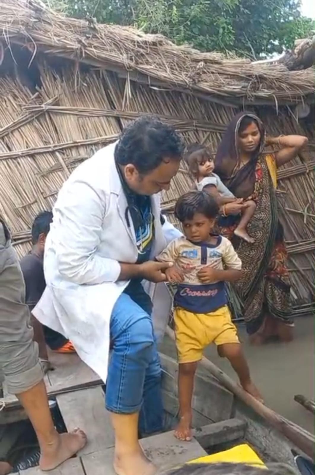 DM Durga Shakti Nagpal's initiative: Medicines reached submerged villages by boat