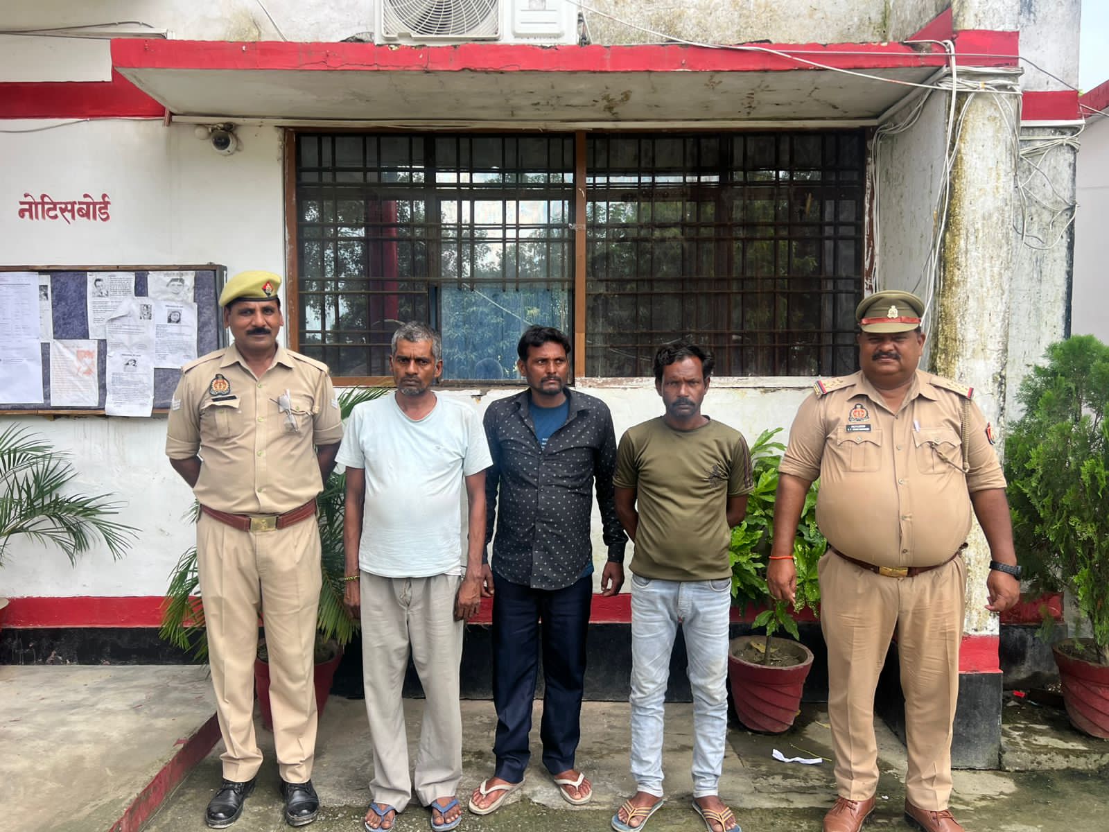 Police arrested three warrant accused