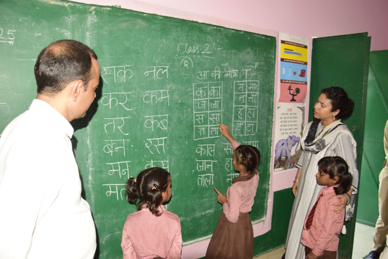 DM's action during surprise inspection: Notice to assistant teacher