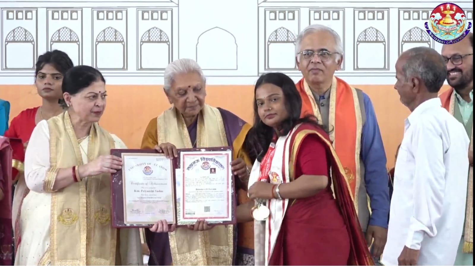 In the convocation ceremony of Lucknow University, the students of Divya Kripal Mahavidyalaya Mallawan brought laurels to the region by winning many medals