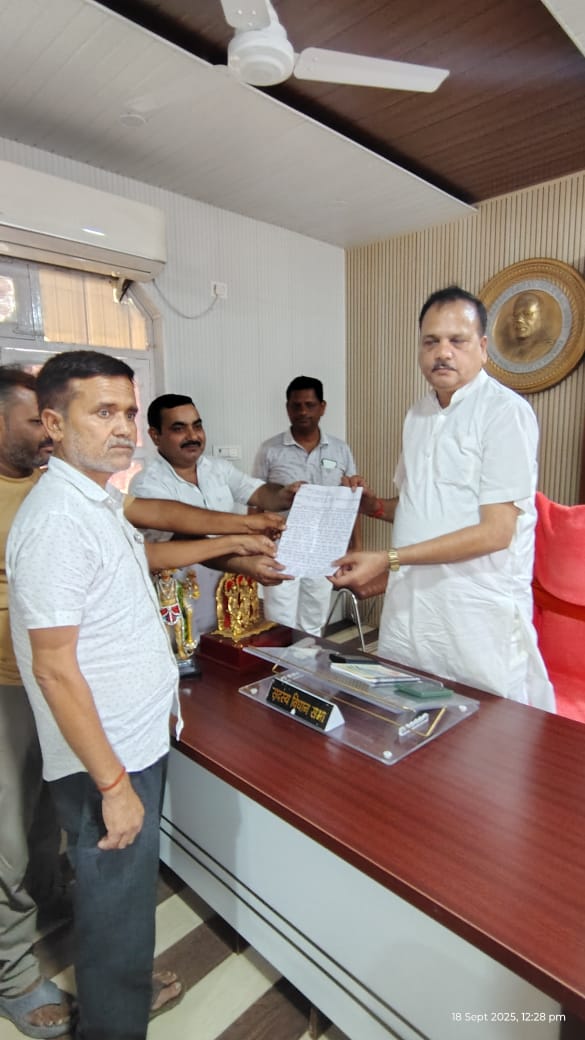 Fertilizer sellers submitted a memorandum to the BJP MLA regarding their problems.