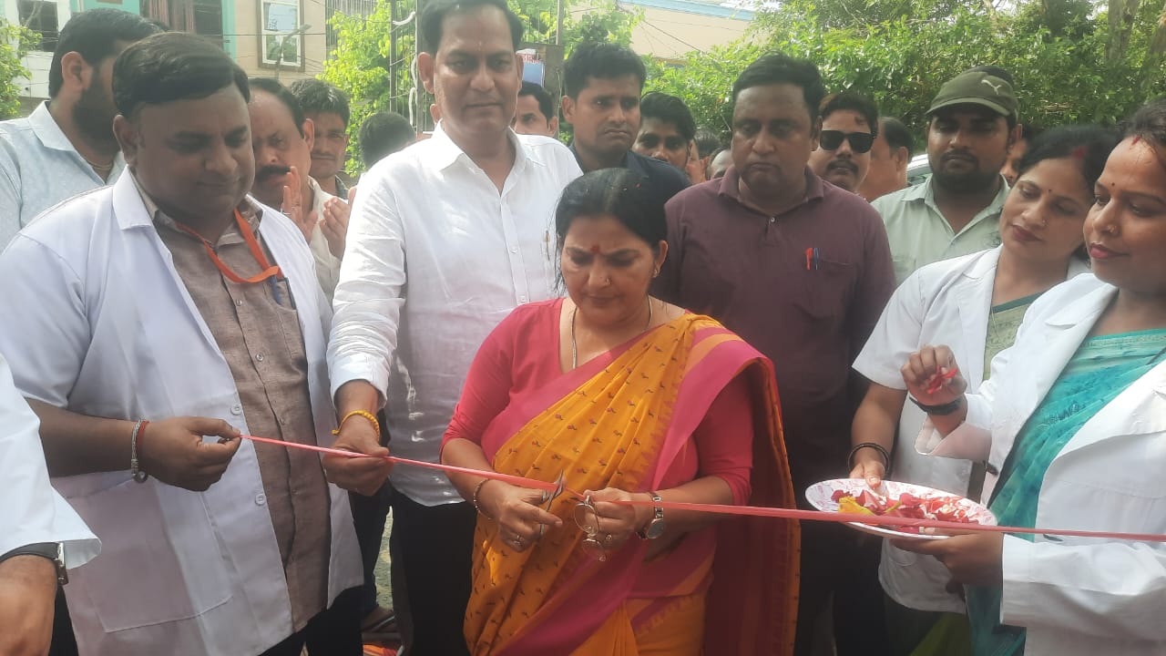 Higher Education Minister inaugurated the health check-up camp by cutting the ribbon.