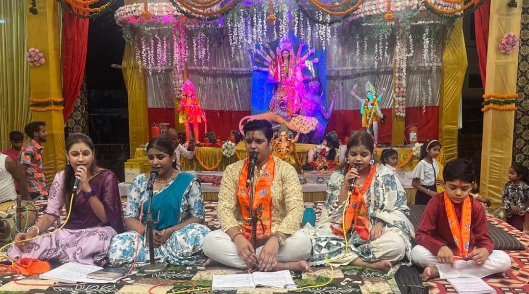 Shri Hari Naam Sankirtan Mandali presented devotional songs, devotees danced
