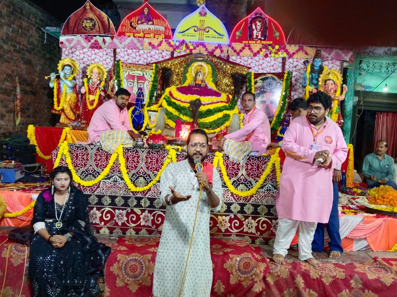 Shri Khatu Shyam Sankirtan Samiti organised a grand monthly kirtan and feast.