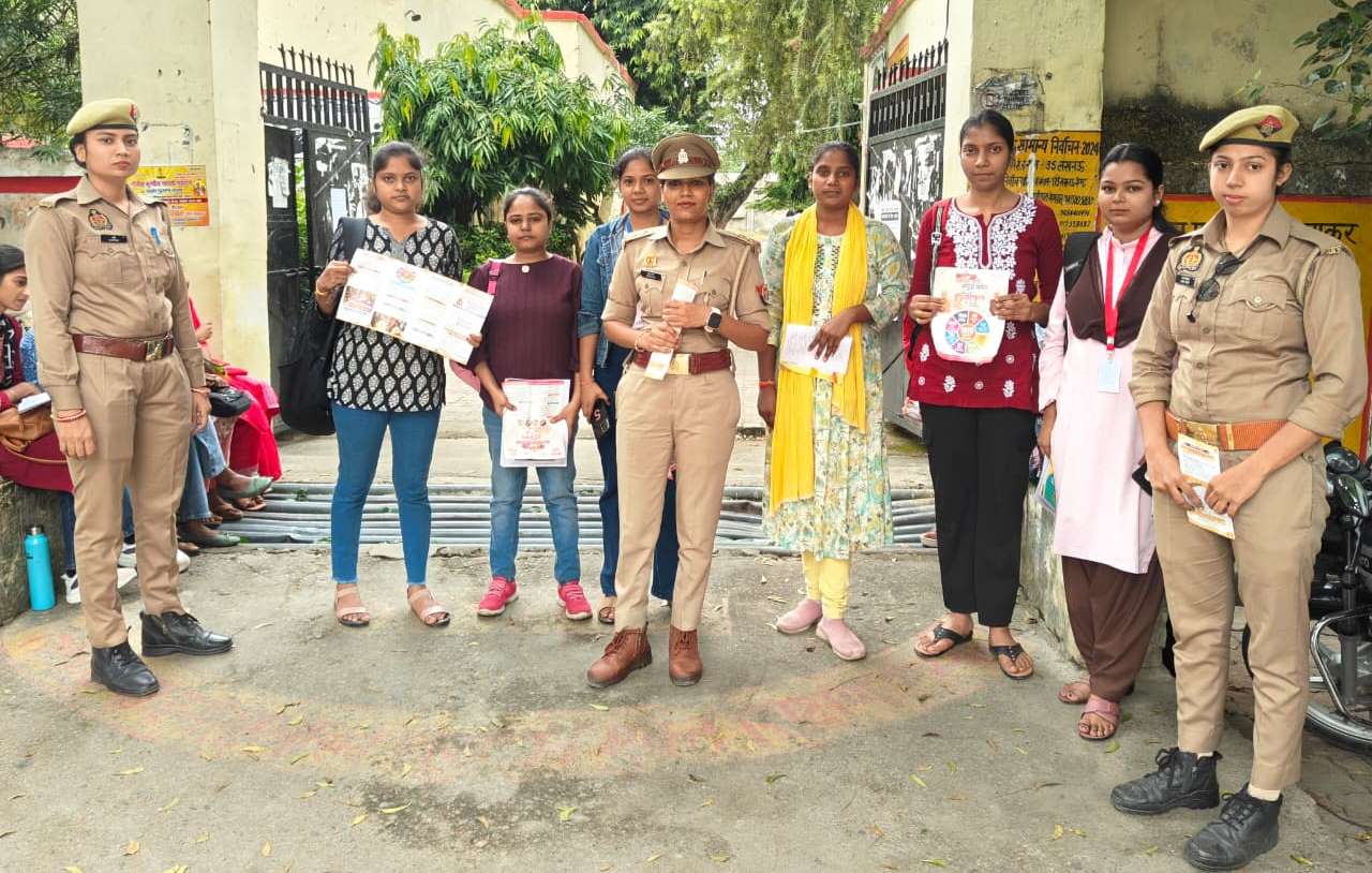 Under “Mission Shakti 5.0”, self-defense and cyber security lessons were given to the girl students of Girls Inter College.