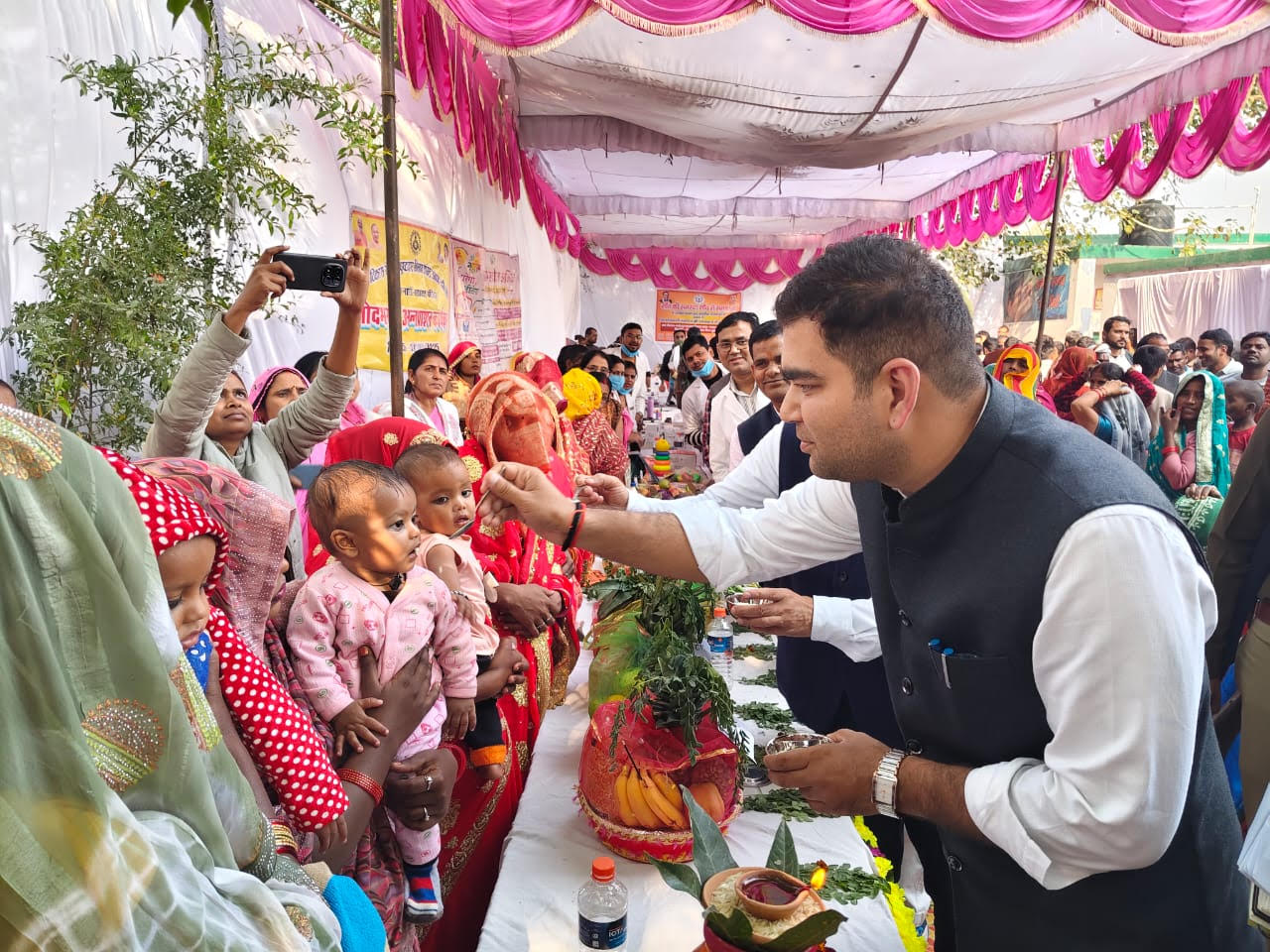 The District Magistrate held a meeting in Fatehpur Shahabpur village and listened to the problems of the villagers.