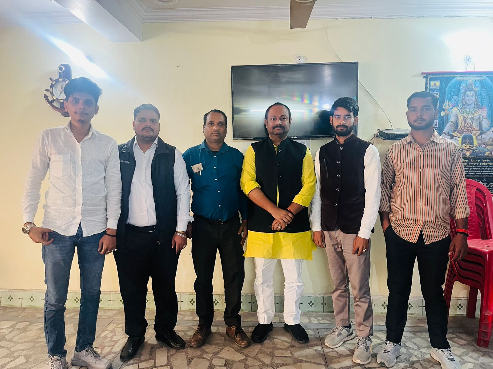 All India Pharmacist Association met MP Utkarsh Verma and submitted a memorandum in the interest of pharmacists.