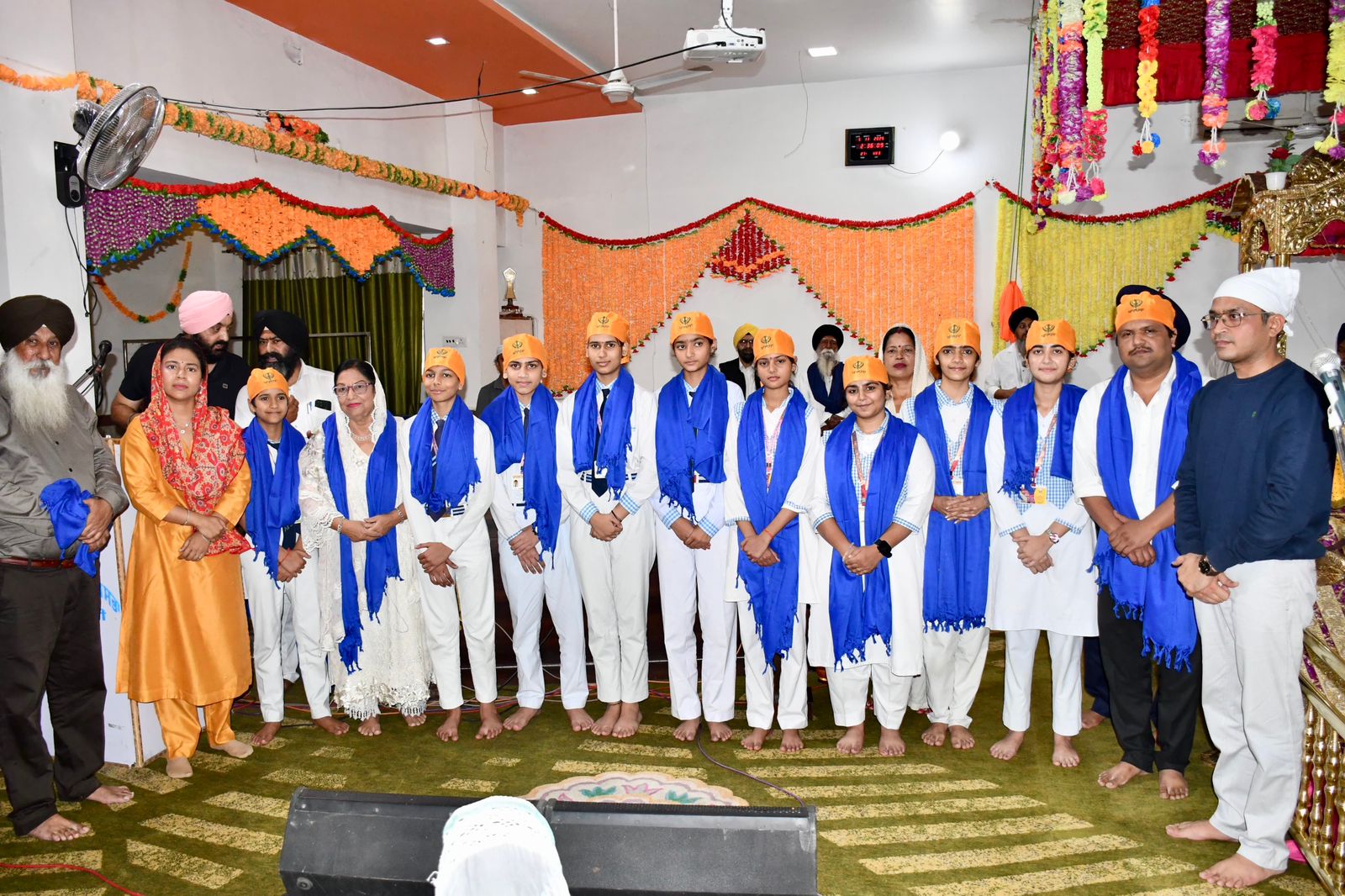 DM-SP bowed their heads in the Gurudwara on the occasion of Prakashotsav, extended greetings on the occasion of Prakash Parv