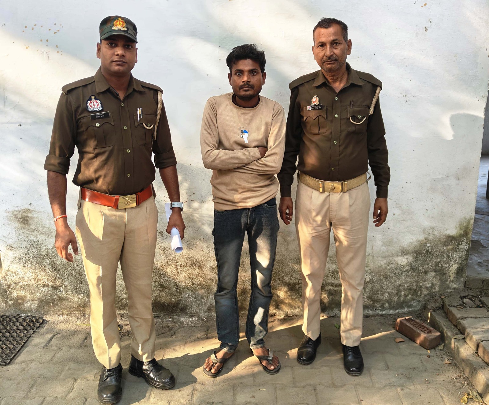 Gola police arrested the accused wanted in the Gangster Act.