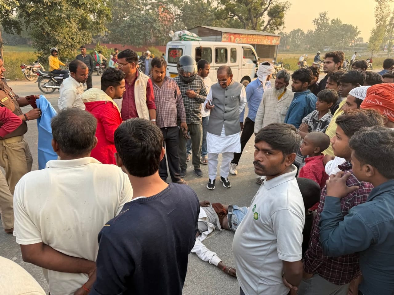 A young man slipped while boarding a bus and died tragically at the scene after being hit by the wheels.