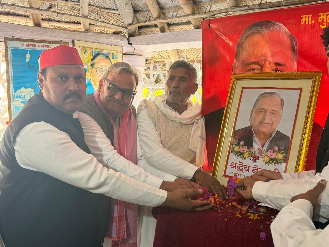 Program in Palia on the birth anniversary of Netaji Mulayam Singh Yadav, State Secretary Rehan Khan was the chief guest