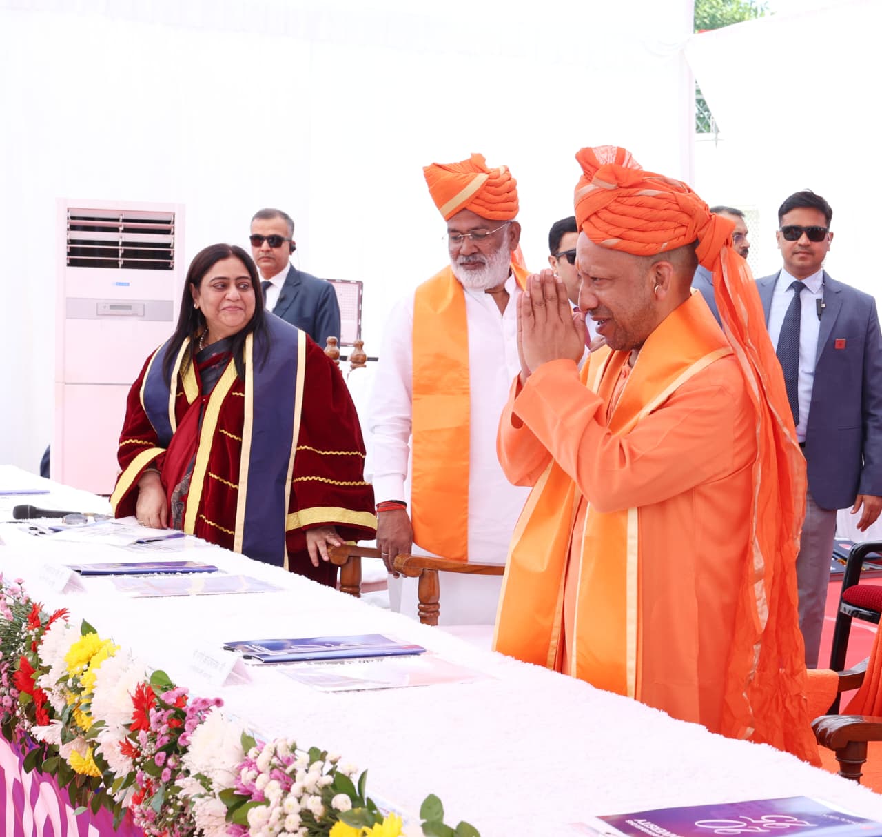 G-20 समिट गमला चोरी, योगी आदित्यनाथ बयान, लखनऊ G-20 खबर, मर्सिडीज गमला चोरी, BrahMos यूपी, UP निवेश मॉडल, UP विकास खबर, लखनऊ CCTV केस, G-20 summit pot theft, Mercedes pot theft Lucknow, CM Yogi statement, BrahMos made in UP, UP investment news, Lucknow CCTV incident, UP development model, G-20 समिट गमला चोरी फोटो, मर्सिडीज गमला ले जाती हुई CCTV इमेज, सीएम योगी दीक्षांत समारोह तस्वीर, BrahMos मिसाइल यूनिट लखनऊ इमेज, G-20 summit pot theft image, Mercedes stealing flower pots CCTV, CM Yogi convocation photo, BrahMos unit Lucknow image, G-20 समिट गमला चोरी, Mercedes pot theft Lucknow, Yogi Adityanath speech, UP development model, BrahMos Lucknow unit, UP investment news, Lucknow viral CCTV, #G20India, #YogiAdityanath, #LucknowNews, #UPNews,