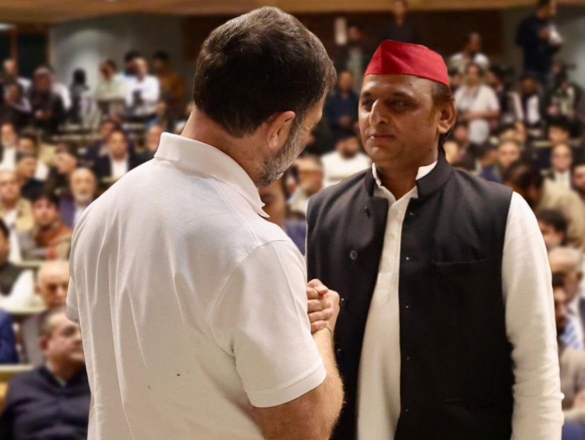 यूपी की राजनीति में बड़ा बदलाव, सपा कांग्रेस सीट बंटवारा, अखिलेश यादव रणनीति, यूपी चुनाव गठबंधन फार्मूला, कांग्रेस सीट मांग विवाद, यूपी में सपा की चुनावी रणनीति, बिहार परिणाम का प्रभाव यूपी राजनीति, UP politics big change, SP Congress seat sharing, Akhilesh Yadav strategy, UP election alliance formula, Congress seat demand dispute, SP election plan UP, Bihar election impact on UP politics, सपा कांग्रेस गठबंधन सीट फार्मूला, यूपी चुनाव सीट वितरण विवाद, अखिलेश यादव कांग्रेस रणनीति, यूपी राजनीतिक बदलाव विश्लेषण, यूपी विधानसभा चुनाव सीट समझौता, SP Congress alliance seat formula, UP election seat sharing dispute, Akhilesh Yadav Congress strategy, Uttar Pradesh political analysis, UP assembly seat settlement,