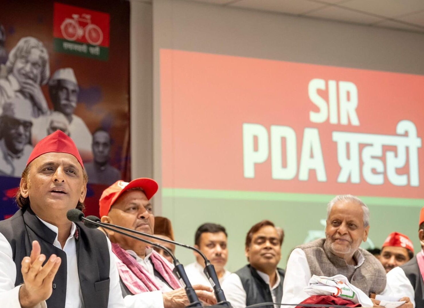 अखिलेश यादव बयान, SIR चुनाव खेल आरोप, PPTV PDA प्रहरी, बिहार चुनाव 2025 रिएक्शन, UP राजनीति अपडेट, भाजपा छल आरोप, सपा बनाम भाजपा, Akhilesh Yadav SIR allegation, PPTV PDA surveillance, Bihar election reaction, UP political updates, Akhilesh vs BJP statement, Election manipulation charge, अखिलेश यादव X पोस्ट फोटो, सपा प्रमुख बयान इमेज, चुनावी आरोप न्यूज फोटो, Akhilesh Yadav social media post image, Opposition leader statement photo, Election allegation news pic, #AkhileshYadav, #BiharElection2025, #PPTV, #PDA, #UPPolitics, #BJPvsSP, #PoliticalNews,