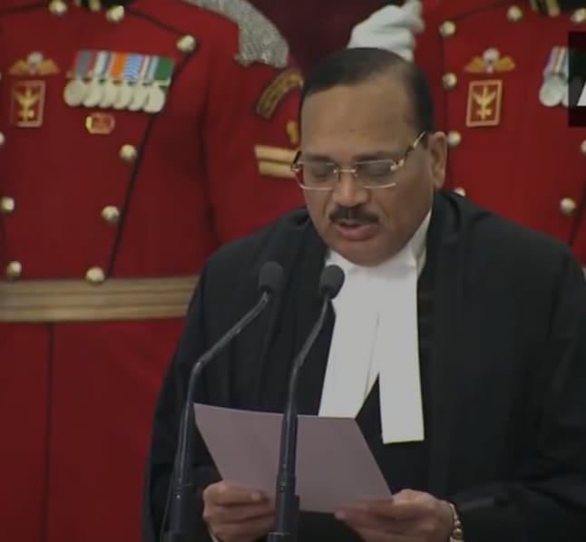 जस्टिस सूर्यकांत, 53वें मुख्य न्यायाधीश, नया CJI भारत, सुप्रीम कोर्ट नया चीफ जस्टिस, जस्टिस सूर्यकांत शपथ, राष्ट्रपति भवन शपथ समारोह, भारत न्यायपालिका, SC न्यूज़ अपडेट, Justice Suryakant, 53rd Chief Justice of India, new CJI India, Supreme Court latest news, Justice Suryakant oath ceremony, President administered oath, Indian Judiciary news, CJI Suryakant appointment, जस्टिस सूर्यकांत शपथ फोटो, राष्ट्रपति द्रौपदी मुर्मू और जस्टिस सूर्यकांत, प्रधानमंत्री मोदी शपथ समारोह, सुप्रीम कोर्ट नए मुख्य न्यायाधीश की तस्वीर, Justice Suryakant oath image, President Murmu and CJI Suryakant, PM Modi at oath ceremony, new Chief Justice of India photo, #JusticeSuryakant, #53rdCJI, #CJIIndia, #SupremeCourt, #IndianJudiciary, #OathCeremony, #PresidentMurmu, #PMModi, #IndiaNews, #BreakingNews,