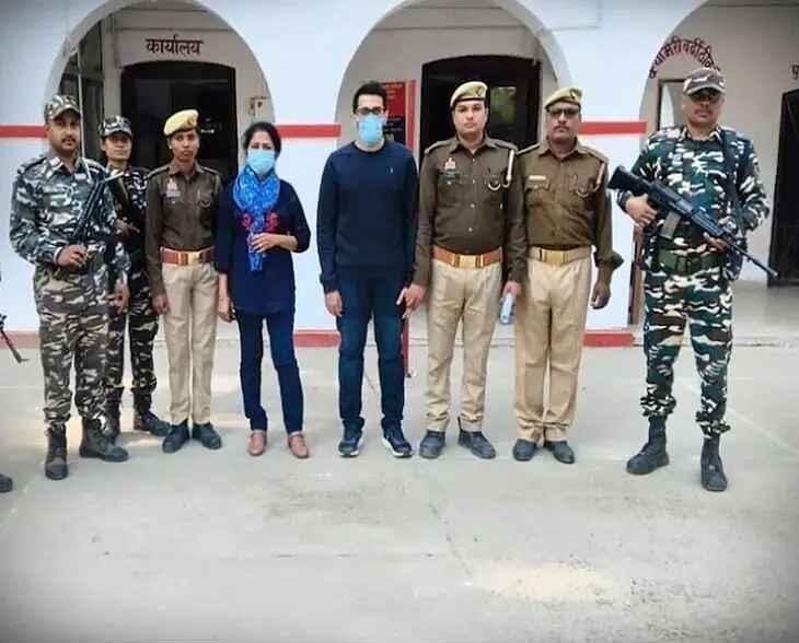 ब्रिटिश डॉक्टर गिरफ्तार, रुपईडीहा बॉर्डर गिरफ्तारी, नेपाल से भारत अवैध प्रवेश, पाकिस्तानी मूल का डॉक्टर, बहराइच बॉर्डर सुरक्षा, विदेशी नागरिक गिरफ्तार, नेपाल भारत सीमा खबर, ब्रिटिश पासपोर्ट जांच, भारत नेपाल बॉर्डर अलर्ट, बीएसएफ गिरफ्तारी खबर, British doctors arrested India, Nepal India border arrest, Pakistani origin doctor caught, Rupaidiha border news, Illegal entry India Nepal, Foreign nationals detained India, British passport verification India, India security alert Nepal border, Bahraich border arrest, UK citizens arrested India, विदेशी डॉक्टर गिरफ्तारी फोटो, बहराइच रुपईडीहा बॉर्डर तस्वीर, नेपाल से गिरफ्तार नागरिक इमेज, पाकिस्तानी मूल डॉक्टर फोटो, ब्रिटिश पासपोर्ट बरामद तस्वीर, Foreign doctor arrest image, Rupaidiha border security photo, British passport seized image, Pakistani origin suspect picture, Nepal India border arrest photo, #IndiaNews, #NepalBorder, #BritishDoctorsArrested, #PakistaniOrigin, #BahraichNews, #NationalPrastavana, #SecurityAlert, #BorderNews,