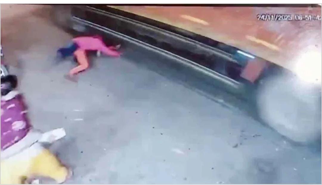 Doctors at CSC Mallawan referred the girl to Lucknow and she died.