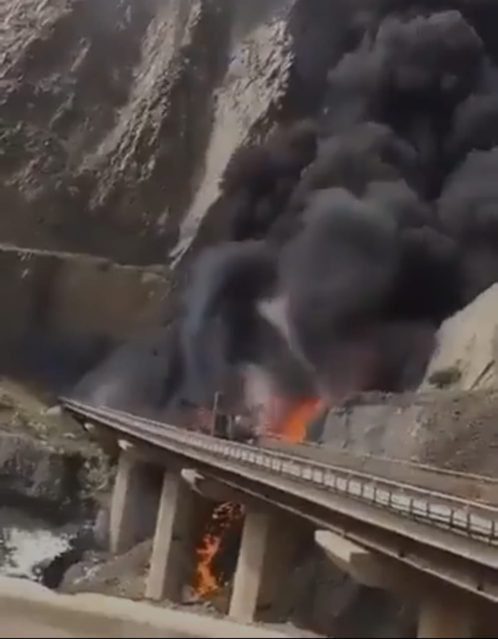 उमराह करने गए 42 श्रद्धालुओं की मौत, सऊदी अरब बस हादसा, मक्का मदीना दुर्घटना, हैदराबाद उमराह यात्री, सऊदी हादसा आज, उमराह तीर्थयात्री मौत, बस टैंकर टक्कर हादसा, Umrah pilgrims accident, 42 pilgrims dead, Saudi Arabia bus accident, Mecca Medina road crash, Hyderabad pilgrims killed, Umrah bus tanker collision, Saudi tragedy news, उमराह हादसा फोटो, बस टैंकर टक्कर सऊदी, मक्का मदीना हादसा चित्र, हैदराबाद तीर्थयात्री फोटो, सऊदी बस आग तस्वीर, Umrah accident image, Saudi bus fire photo, Mecca Medina crash picture, Hyderabad pilgrims image, Saudi tanker collision photo, उमराह हादसा आज, सऊदी अरब दुर्घटना, मक्का मदीना बस फायर, 42 उमराह यात्री मौत, Saudi Umrah accident today, Mecca Medina bus crash, Saudi bus fire news, pilgrims dead Saudi, #UmrahAccident, #SaudiArabiaNews, #MeccaMedina, #HyderabadPilgrims, #BusAccident, #BreakingNews, #Umrah2025, #InternationalNews,