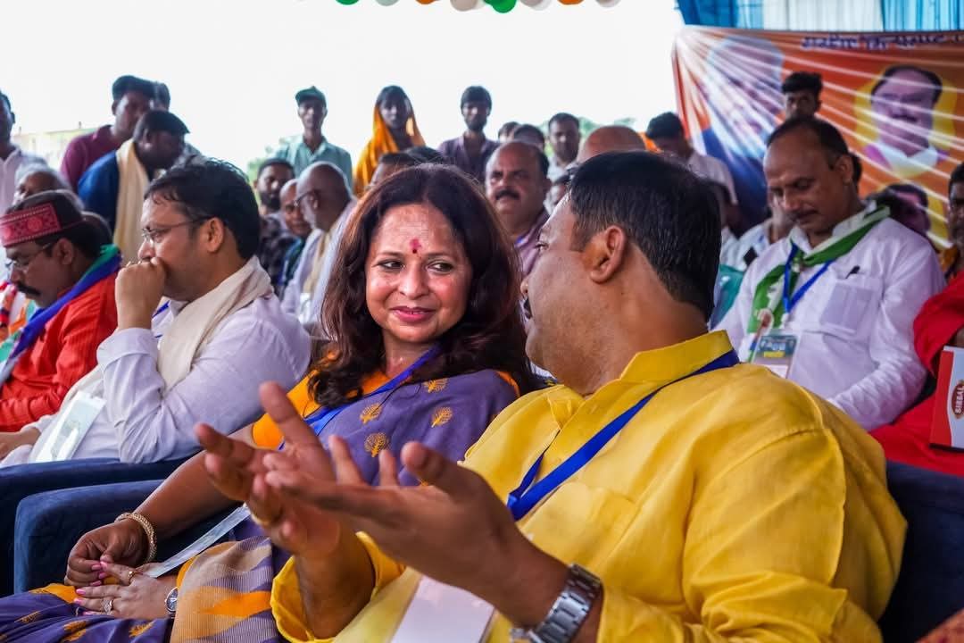 बिहार चुनाव 2025, केसरिया सीट परिणाम, JDU पहली जीत, शालिनी मिश्रा जीत, VIP वरुण विजय हार, बिहार चुनाव रुझान, 22 राउंड वोट गिनती, JDU जीत खबर, Bihar Election 2025, Kesaria seat results, JDU first victory, Shalini Mishra wins, Varun Vijay VIP defeated, Bihar counting rounds, JDU election update, Bihar assembly results, शालिनी मिश्रा JDU फोटो, केसरिया सीट चुनाव इमेज, बिहार चुनाव रिजल्ट तस्वीर, वोट गिनती केंद्र फोटो, Shalini Mishra JDU win image, Kesaria election result photo, Bihar counting center picture, JDU celebration image, #BiharElection2025, #JDUParty, #KesariaSeat, #ShaliniMishra, #BiharResults, #ElectionNews, #PoliticalUpdates,