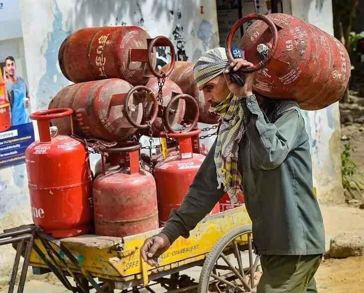 LPG सिलेंडर सस्ता होगा, भारत US गैस डील, LPG कीमत अपडेट, हरदीप सिंह पुरी बयान, रसोई गैस आयात भारत, उज्ज्वला योजना LPG, 2026 LPG आयात, Will LPG cylinders get cheaper, India US gas deal, LPG price update, Hardeep Singh Puri statement, India LPG import 2026, Ujjwala LPG subsidy, Indian gas market, LPG सिलेंडर फोटो, हरदीप सिंह पुरी प्रेस कॉन्फ्रेंस, US India गैस समझौता, LPG cylinder image, Hardeep Singh Puri briefing, India US gas agreement, #LPGPrice, #USIndiaDeal, #HardeepSinghPuri, #GasImport, #UjjwalaYojana, #LPGCylinder, #EnergyNews, #BreakingNews