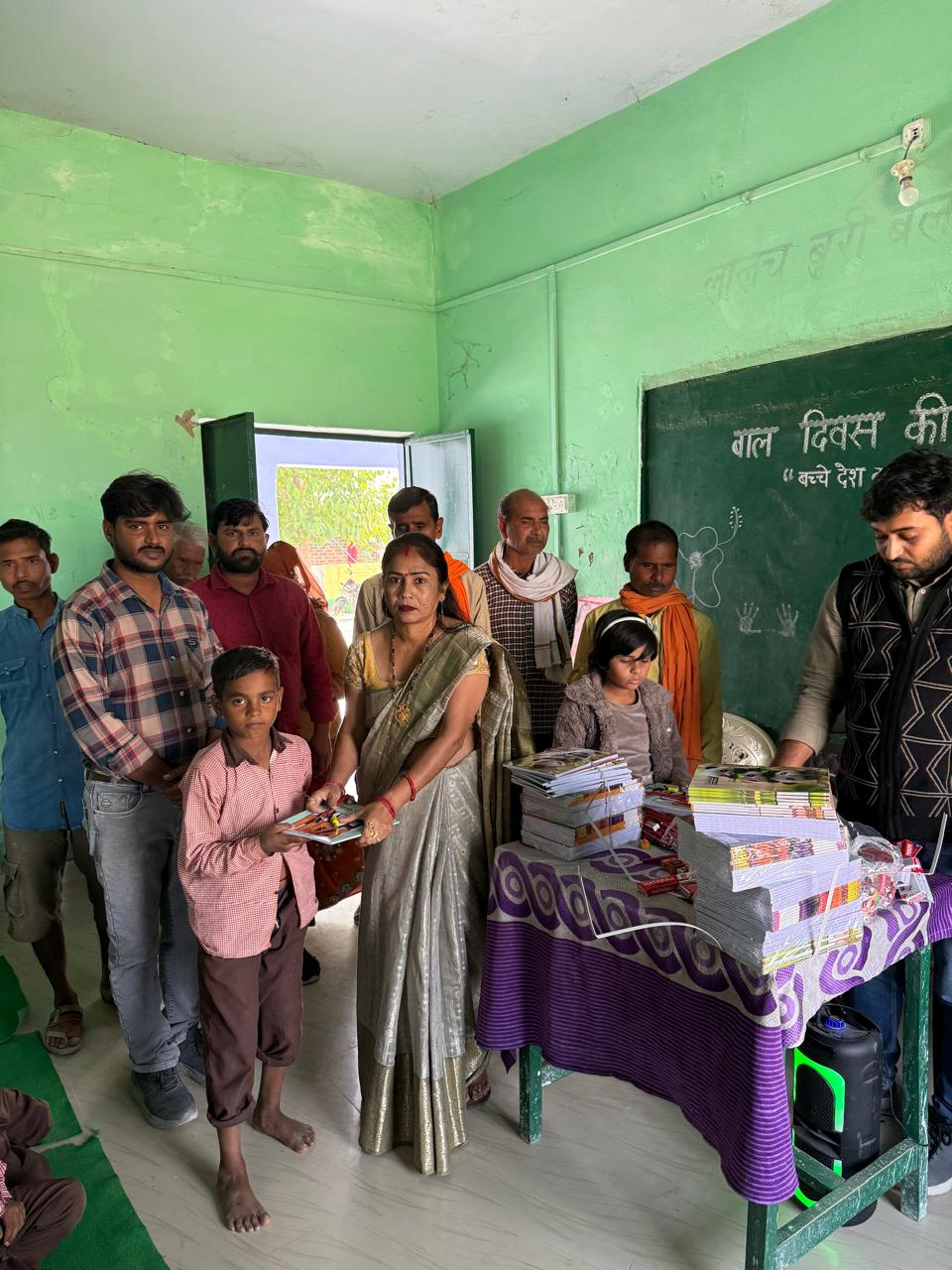 बालदिवस बरनई, बहेलियन पूर्वा बालदिवस, प्राथमिक विद्यालय बालदिवस कार्यक्रम, शालिनी सिंह सेवा संस्थान, बच्चों को पाठ्य सामग्री वितरण, ग्राम पंचायत बरनई कार्यक्रम, Children’s Day celebration Barnaee, Bahelyan Purva primary school event, Study material distribution kids, Shalini Singh NGO event, Village school Children’s Day 2025, बालदिवस समारोह फोटो, विद्यालय बच्चों को चॉकलेट वितरण इमेज, शालिनी सिंह कार्यक्रम तस्वीर, बहेलियन पूर्वा स्कूल बालदिवस फोटो, children’s Day school program image, Kids receiving study material photo, NGO event Shalini Singh picture, Village school celebration image, #बालदिवस2025, #ChildrensDay, #BarnaeeNews, #PrimarySchoolEvent, #ShaliniSingh, #EducationAwareness, #VillageNews,