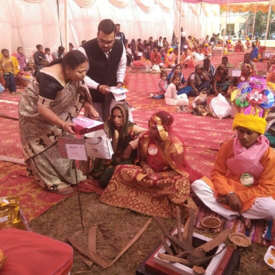 सामूहिक विवाह हरदोई, वरदान चैरिटेबल ट्रस्ट विवाह, हरदोई सामूहिक निकाह, घण्टाघर मैदान सामूहिक विवाह, नवदम्पति वैवाहिक सामग्री वितरण, न्यायमूर्ति अशोक कुमार जैन हरदोई कार्यक्रम, हरदोई सामाजिक कार्यक्रम 2025, Samuhik Vivah Hardoi, Vardan Charitable Trust Wedding, Mass Marriage Ceremony Hardoi, Hardoi Nikah Event 2025, Judge Ashok Kumar Jain Chief Guest Hardoi, Community Marriage Program Uttar Pradesh, सामूहिक विवाह समारोह फोटो, हरदोई निकाह कार्यक्रम फोटो, वरदान ट्रस्ट विवाह आयोजन, नवदम्पति फोटो हरदोई, Mass Marriage Event Image, Hardoi Wedding Ceremony Picture, Vardan Trust Marriage Program Photo, Newlywed Couples Hardoi Image, #SamuhikVivah, #HardoiNews, #VardanCharitableTrust, #CommunityMarriage, #NikahCeremony, #UPLatestNews, #SocialWelfare,