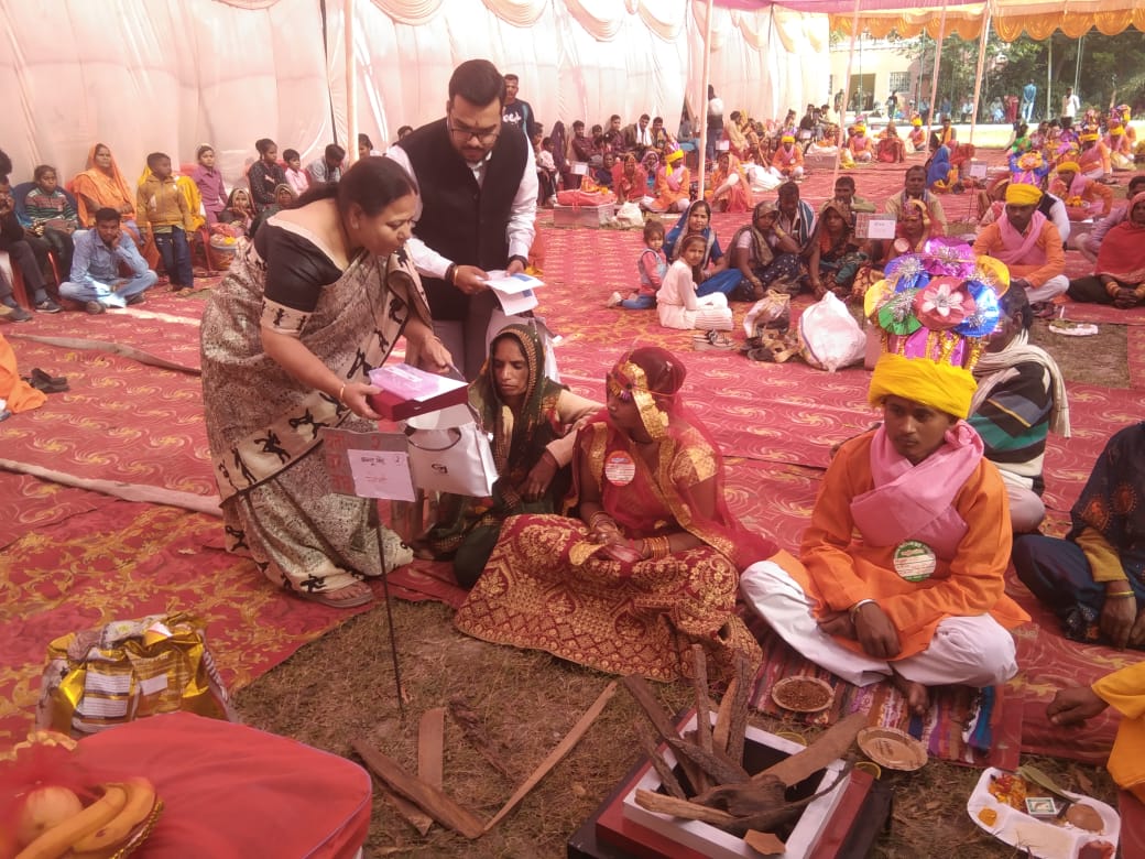 सामूहिक विवाह हरदोई, वरदान चैरिटेबल ट्रस्ट विवाह, हरदोई सामूहिक निकाह, घण्टाघर मैदान सामूहिक विवाह, नवदम्पति वैवाहिक सामग्री वितरण, न्यायमूर्ति अशोक कुमार जैन हरदोई कार्यक्रम, हरदोई सामाजिक कार्यक्रम 2025, Samuhik Vivah Hardoi, Vardan Charitable Trust Wedding, Mass Marriage Ceremony Hardoi, Hardoi Nikah Event 2025, Judge Ashok Kumar Jain Chief Guest Hardoi, Community Marriage Program Uttar Pradesh, सामूहिक विवाह समारोह फोटो, हरदोई निकाह कार्यक्रम फोटो, वरदान ट्रस्ट विवाह आयोजन, नवदम्पति फोटो हरदोई, Mass Marriage Event Image, Hardoi Wedding Ceremony Picture, Vardan Trust Marriage Program Photo, Newlywed Couples Hardoi Image, #SamuhikVivah, #HardoiNews, #VardanCharitableTrust, #CommunityMarriage, #NikahCeremony, #UPLatestNews, #SocialWelfare,