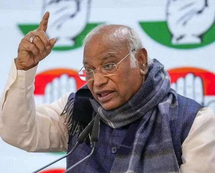 खड़गे BJP वोटर चोरी बयान, मल्लिकार्जुन खड़गे BJP आरोप, BJP वोट चोरी विवाद, SIR सिस्टम विवाद, BLO आत्महत्या मामला, पोलिंग अफसर दबाव, चुनाव आयोग पर सवाल, कांग्रेस BJP हमला, भारतीय राजनीति विवाद, नोटबंदी और लॉकडाउन तुलना, Kharge BJP voter fraud statement, Mallikarjun Kharge attacks BJP, BJP voter manipulation allegation, SIR system controversy, BLO suicide pressure issue, Election Commission criticism, Congress vs BJP politics, Indian voter list issues, Election worker stress India, Kharge compares SIR to demonetisation, मल्लिकार्जुन खड़गे बयान फोटो, खड़गे BJP आरोप तस्वीर, वोटर लिस्ट विवाद इमेज, BLO पोलिंग अफसर तनाव फोटो, चुनाव आयोग विवाद चित्र, Kharge statement image, BJP voter fraud allegation photo, Election list dispute picture, Polling officer stress image, Election Commission criticism photo, #Kharge, #Congress, #BJP, #VoterFraud, #ElectionCommission, #IndianPolitics, #SIRSystem, #BLO #PollingOfficer, #PoliticalNews,