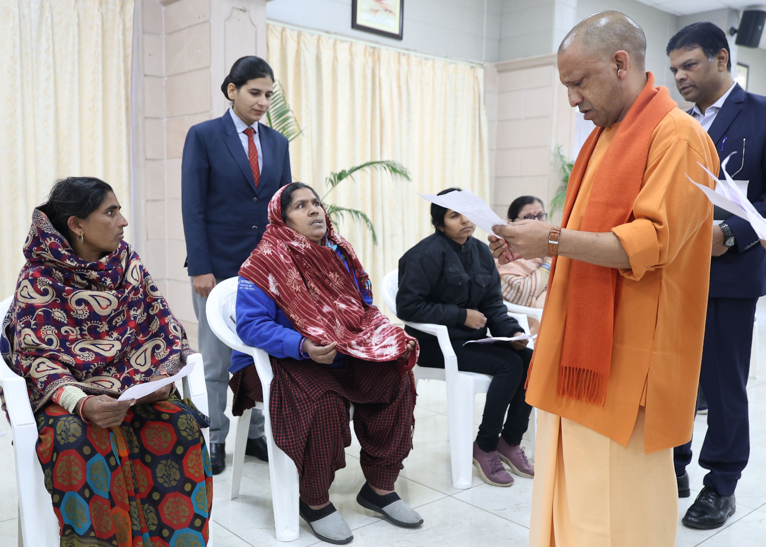 जनता दर्शन योगी आदित्यनाथ, मुख्यमंत्री योगी जनता दर्शन, लखनऊ जनता दर्शन कार्यक्रम, सीएम योगी शिकायत समाधान, योगी आदित्यनाथ जनसुनवाई, लखनऊ सीएम आवास 5 कालिदास मार्ग, Yogi Adityanath Janata Darshan, CM Yogi Public Grievance Redressal, Lucknow CM Residence 5 Kalidas Marg, Yogi Adityanath Public Interaction, UP CM grievance hearing, Yogi Adityanath governance model, योगी आदित्यनाथ ताज़ा खबर, जनता दर्शन कार्यक्रम अपडेट, यूपी सरकार जनसुनवाई प्रयास, Yogi Adityanath latest news, UP government public hearing, Janata Darshan updates, #YogiAdityanath, #JanataDarshan, #Lucknow ,#UPCM, #PublicGrievance, #GoodGovernance, #UPGovernment ,